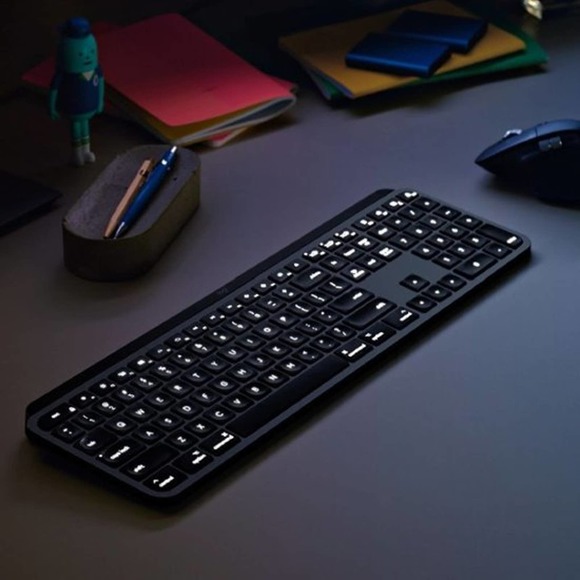 Logitech - MX Keys Full-size Wireless Bluetooth Membrane Keyboard - Picture 3 of 4